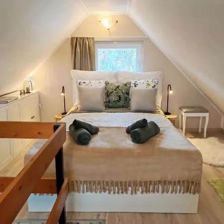 Ezuestfenyo Vendeghaz *