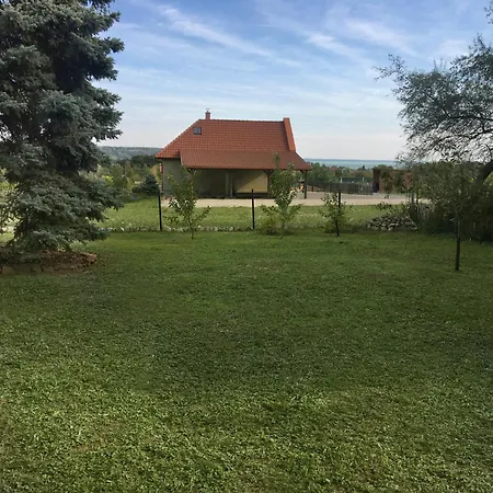 Ezuestfenyo Vendeghaz