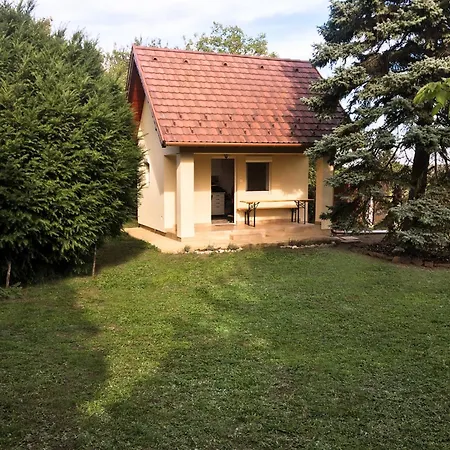 Ezuestfenyo Vendeghaz Apartment *