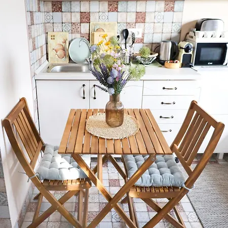 Ezuestfenyo Vendeghaz Homestay Balatonalmadi