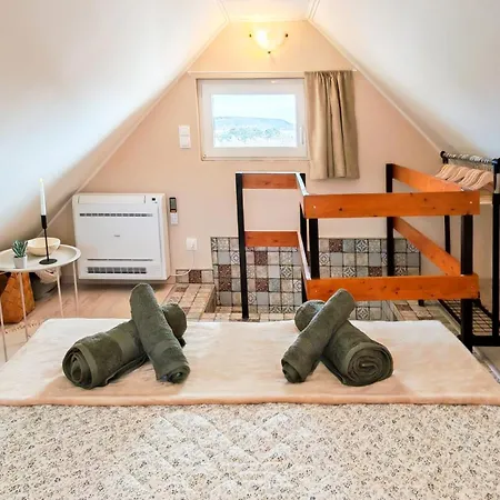 Ezuestfenyo Vendeghaz Homestay Balatonalmadi