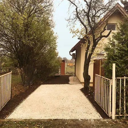 Ezuestfenyo Vendeghaz Homestay Balatonalmadi