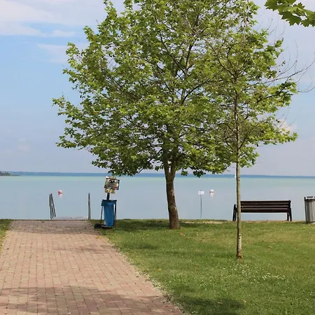 Homestay Ezuestfenyo Vendeghaz Balatonalmadi