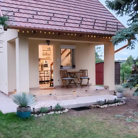 Ezuestfenyo Vendeghaz Balatonalmadi