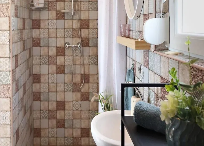 Ezuestfenyo Vendeghaz * Balatonalmádi