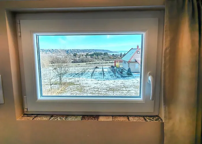 דירה Ezuestfenyo Vendeghaz *