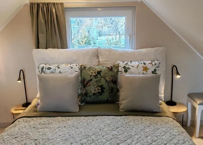 Ezuestfenyo Vendeghaz דירה