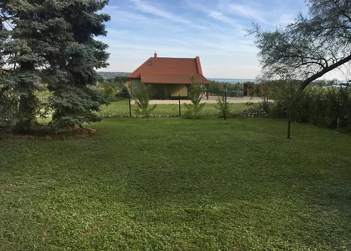 Ezuestfenyo Vendeghaz