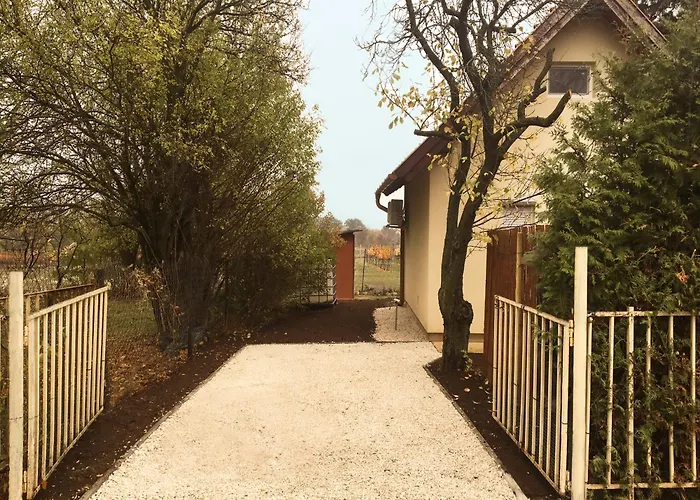 Ezuestfenyo Vendeghaz Apartment Balatonalmadi
