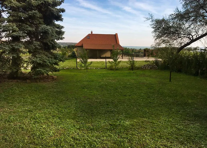 Ezuestfenyo Vendeghaz Apartment Balatonalmadi